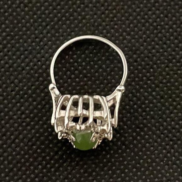 Ring with green gem in the middle - Picture 3 of 7